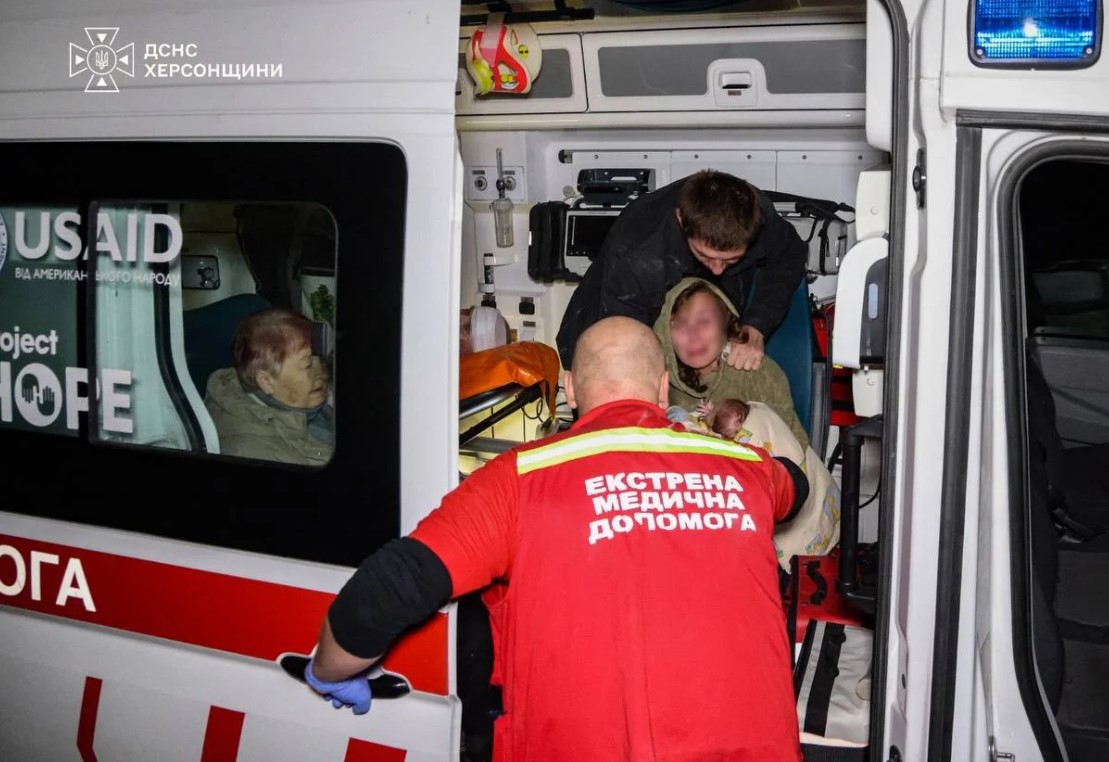 Росія скинула на Херсон вісім КАБів: є загиблий та понад 20 поранених